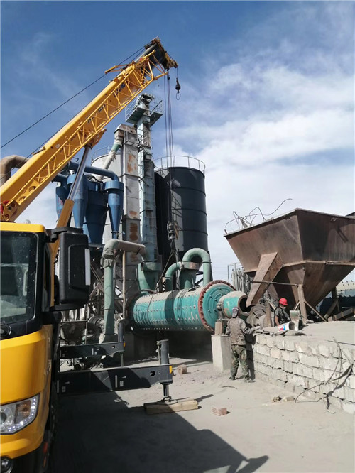 京口区设备搬运等各类工程项目中，吊车起着关键作用