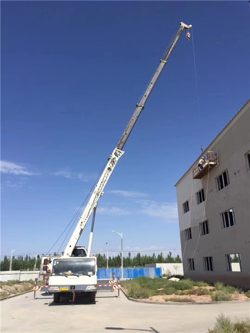 京口区“轻装强干”—— 吊车的 “轻量化臂架” 技术